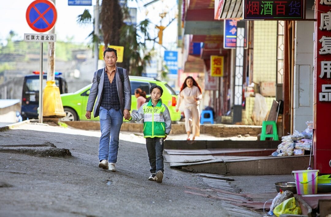 Shijun and his dad, Paidong, walk side by side to the hospital. Photo: Zute Lightfoot.