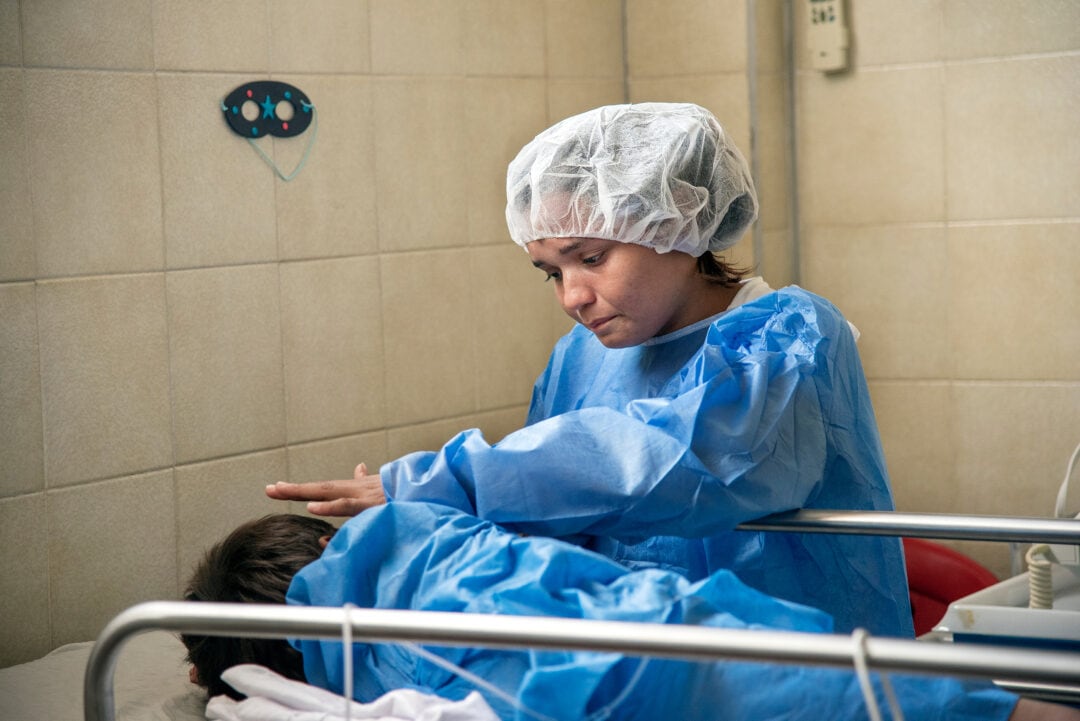 Marbelis sees Pedro's new smile for the first time after his cleft lip surgery. Photo: Rohanna Mertens