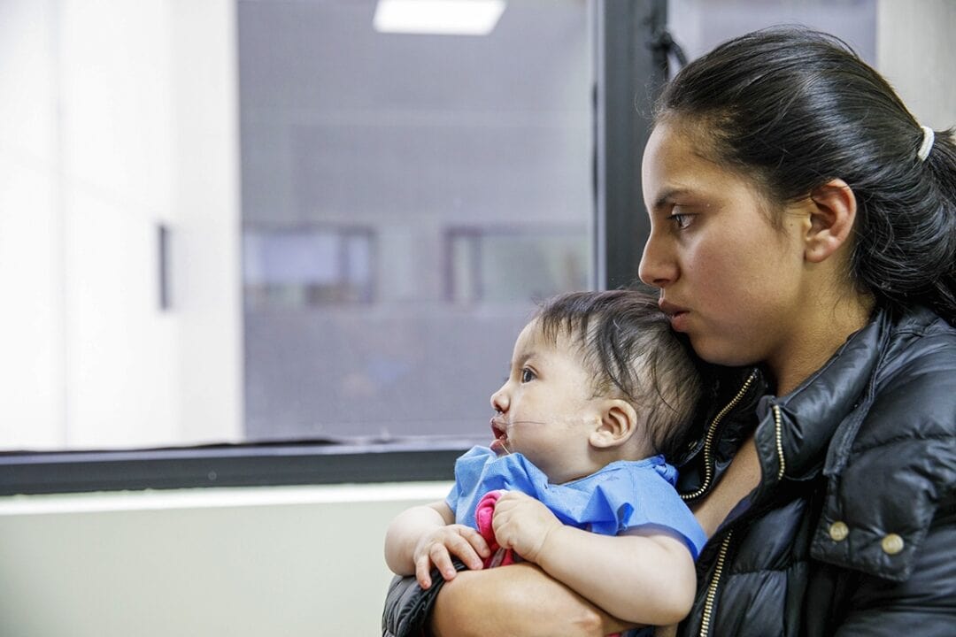 Sandra and Genesis in hospital, after cleft surgery. Photo: Lorenzo Monacelli.