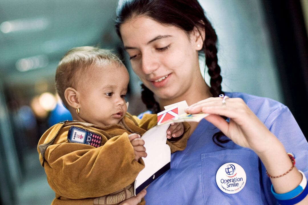 Student Luchi holds patient. Photo: Tyler Barrick