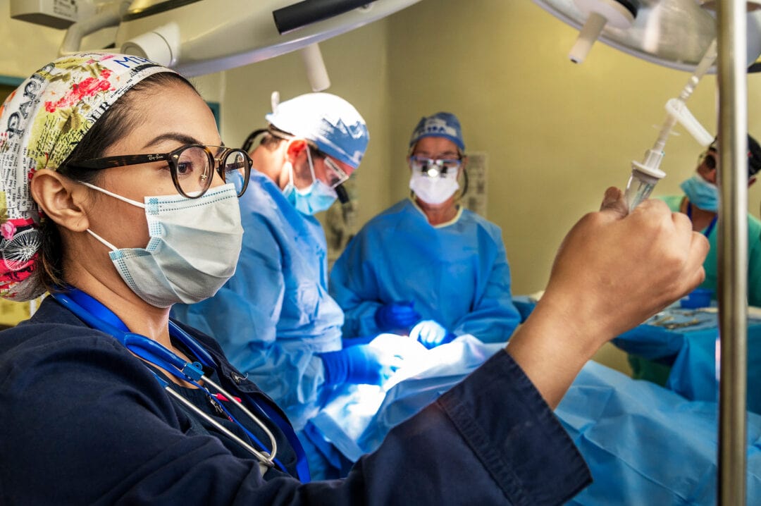 Volunteer Anaesthesiologist at work in the operating room at Nadim Hospital during Operation Smile's programme in Madaba. Photo: Rohanna Mertens