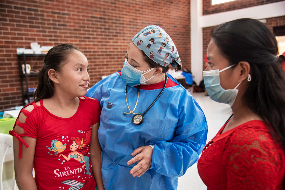 Dayana and Anaesthesiologist Silvia Ramos. Photo: Rohanna Mertens