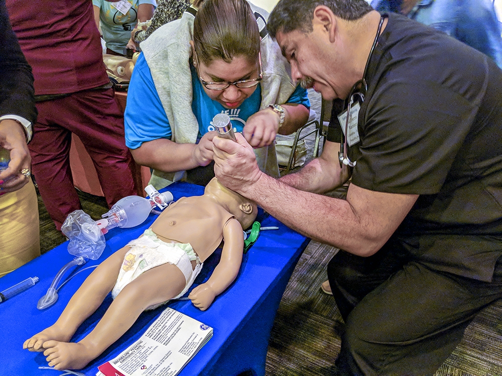 Life resuscitation instructor and volunteer anaesthesiologist Dr. Raul Fierro Ramirez supervises a Panamanian nurse practicing infant intubation during a PALS course. Photo: Vania Tally