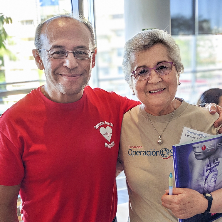 Volunteer anaesthesiologists Drs. Polidoro Saavedra, left, and Leonor Vargas de Ortega. Photo: Vania Tally