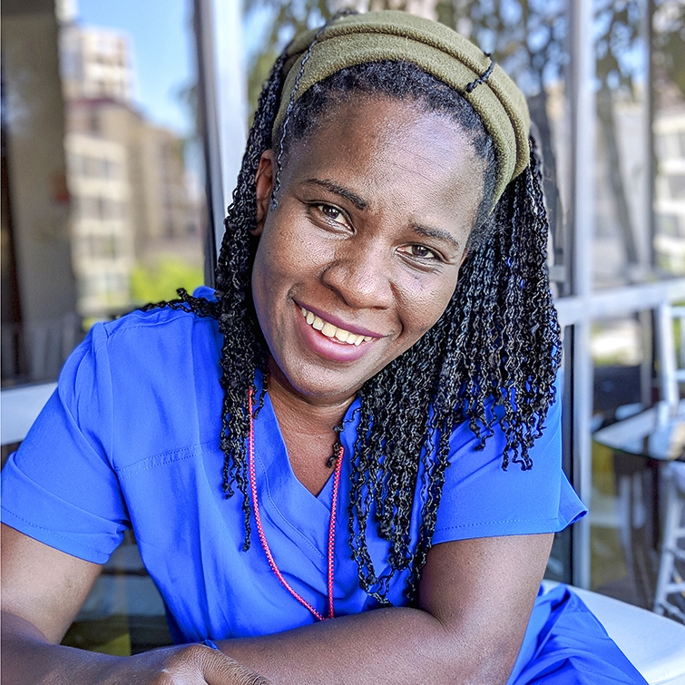 Volunteer Nurse Homaire Caicedo. Photo: Vania Tally.